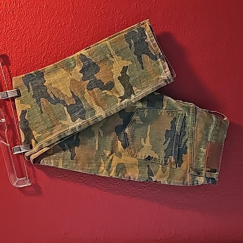 Madewell camo slim boyjean